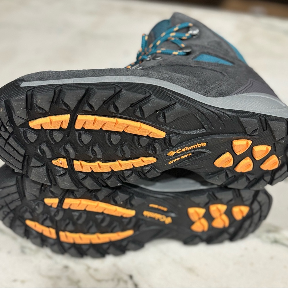 Columbia Women’s  Newton Ridge Outdoor Hiking Boots - Picture 2 of 9